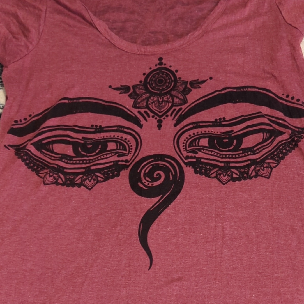 Source Unknown Burgundy Graphic Short Sleeve Tee